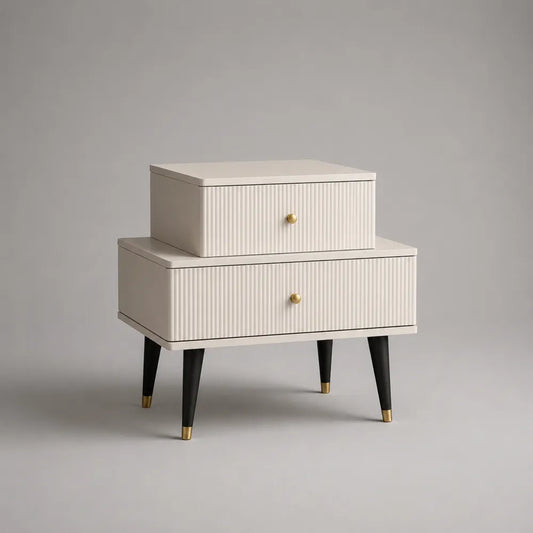 Comodino rettangolare in MDF bianco con 2 cassetti e gambe nere con dettagli dorati 60x40x60 cm