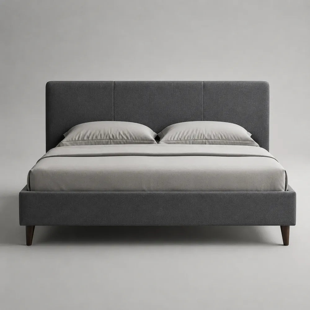 Letto matrimoniale imbottito in tessuto grigio con testiera rettangolare e piedi in legno 160x200 cm